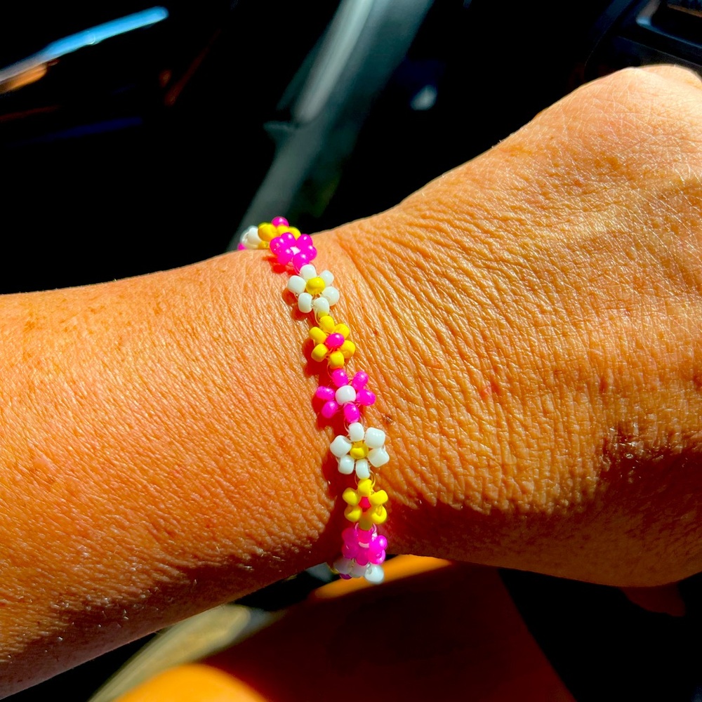 Beaded Daisy Stretch Bracelet